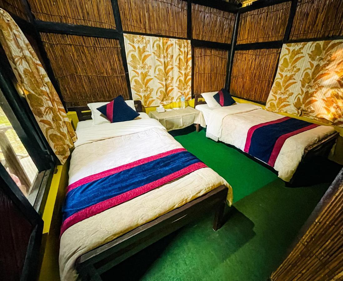 Hotel Tharu Garden And Beer Bar Chitwan Bagian luar foto