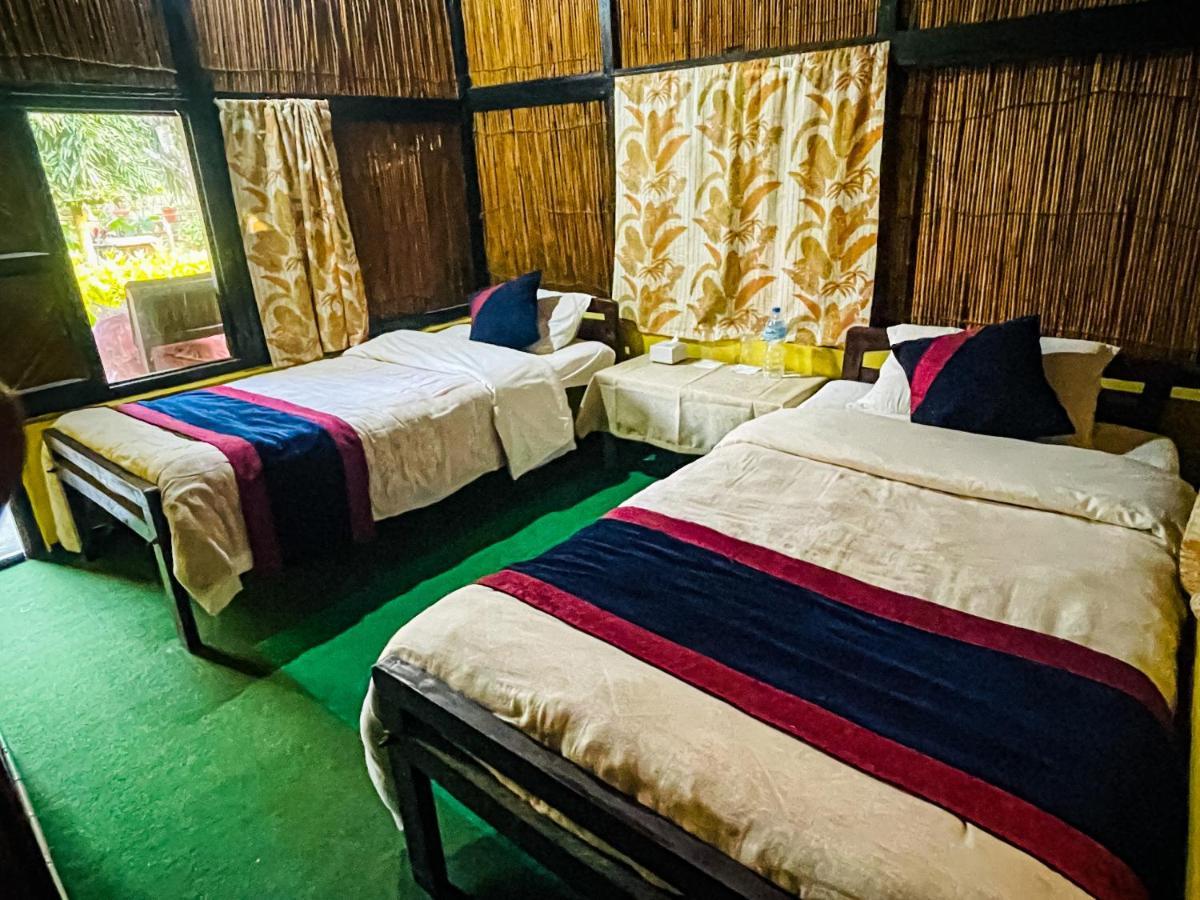Hotel Tharu Garden And Beer Bar Chitwan Bagian luar foto