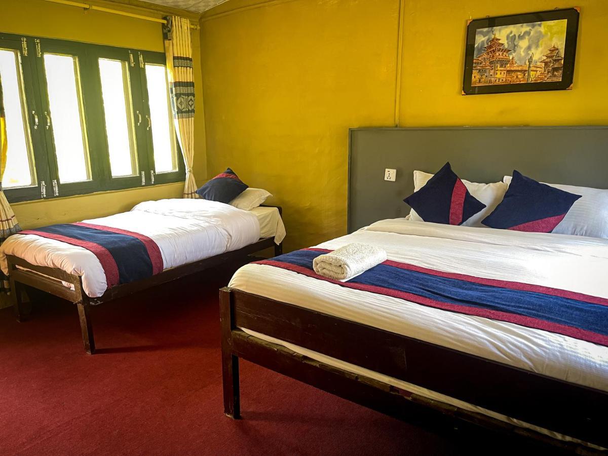 Hotel Tharu Garden And Beer Bar Chitwan Bagian luar foto
