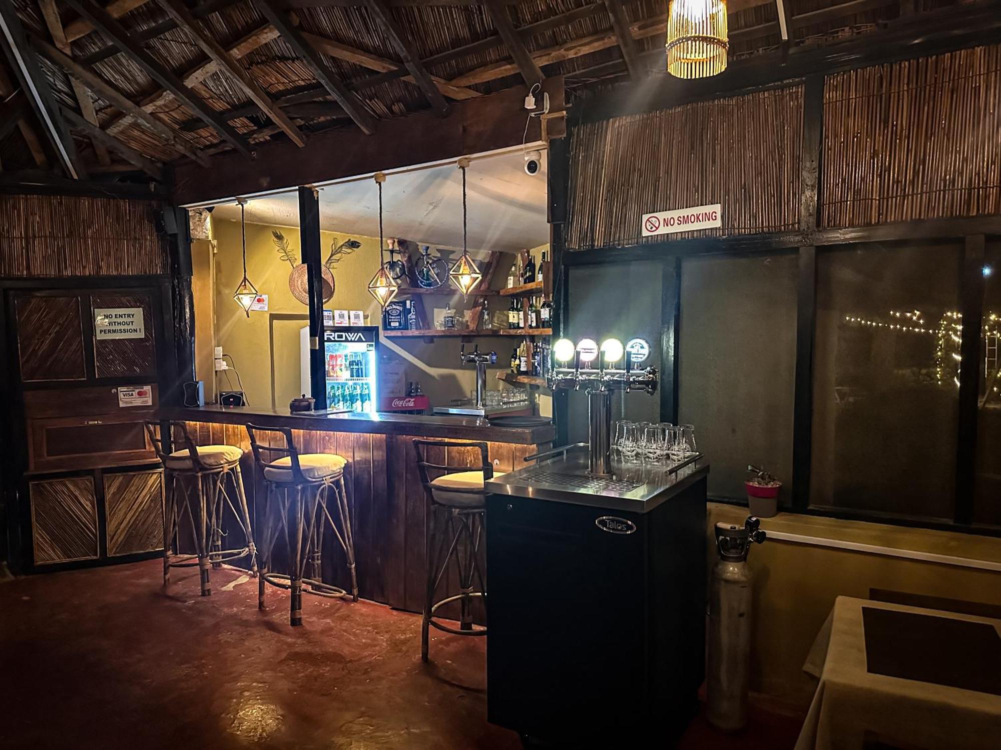 Hotel Tharu Garden And Beer Bar Chitwan Bagian luar foto