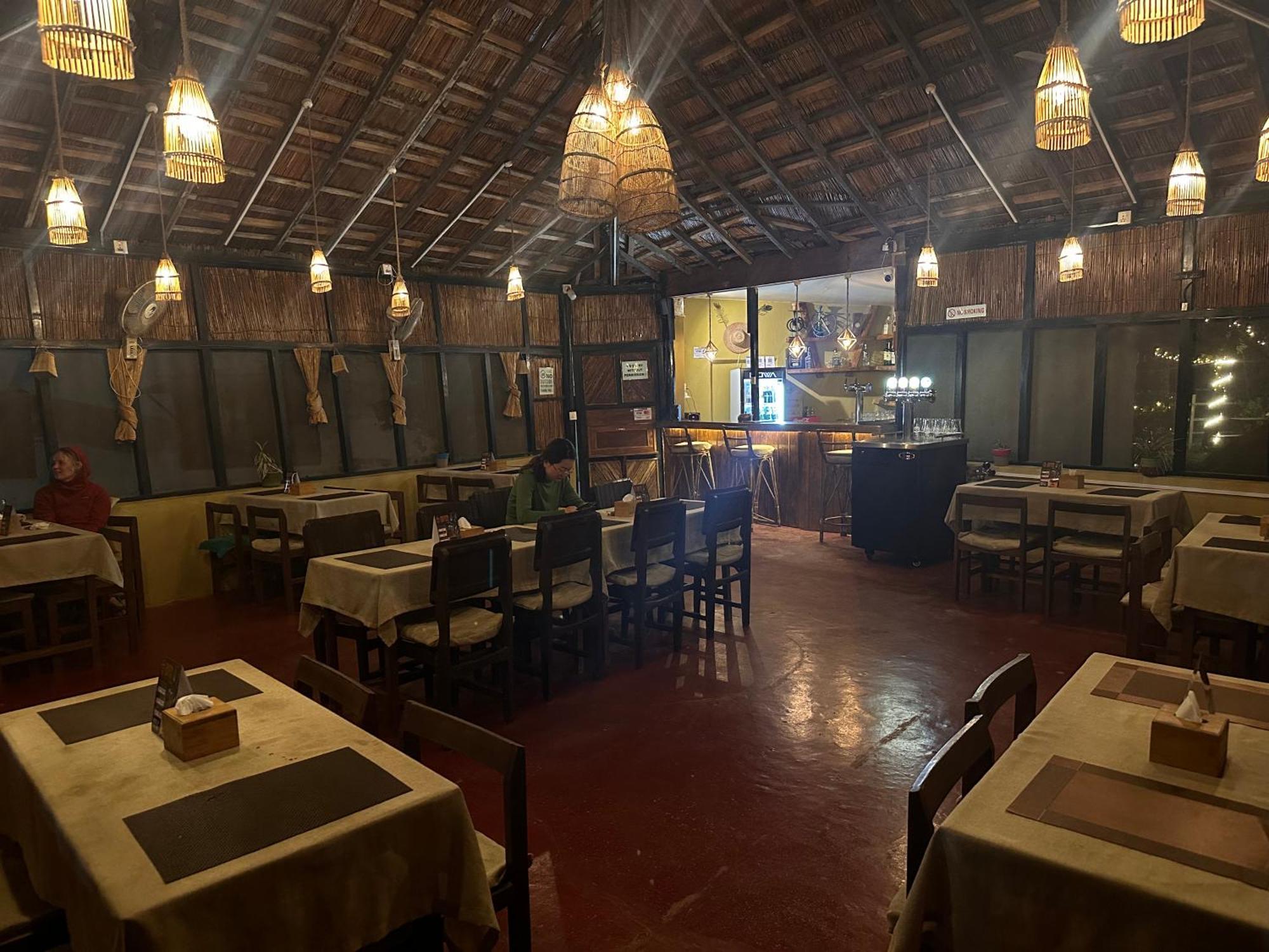 Hotel Tharu Garden And Beer Bar Chitwan Bagian luar foto